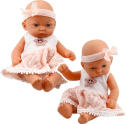 Poupée bébé en robe rose avec bandeau