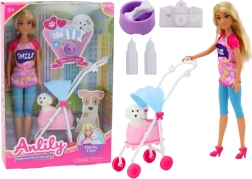 Poupée Anlily avec son chien dans une poussette