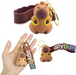 Pendentif Capybara avec petit sac à dos jaune