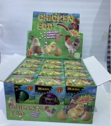 Œuf avec poussin grandissant 6 cm