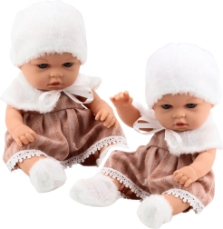 Poupée bébé en robe beige avec bonnet et col