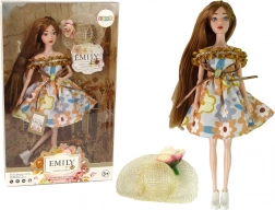 Poupée Emily avec chapeau d’automne et longs cheveux bruns
