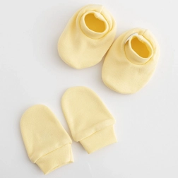 Ensemble bébé en coton chaussons et moufles jaunes 0–6 mois NEW BABY