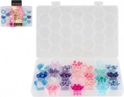 Perles colorées en plastique avec fil dans une boîte