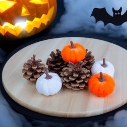 Décorations automnales citrouilles et pommes de pin, 8 pièces