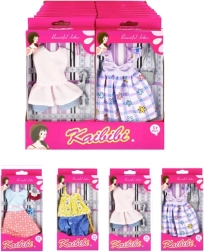 Mélange de vêtements pour poupées