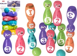 Ensemble de quilles avec visages joyeux