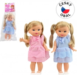 Poupée avec tresses et bretelles