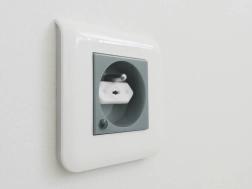 Protection de la prise électrique blanche