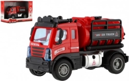 Camion de pompiers avec citerne à rétrofriction