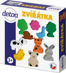 Set d’animaux en bois dans une boîte