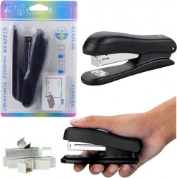 Agrafeuse de bureau noire avec capacité jusqu’à 30 feuilles