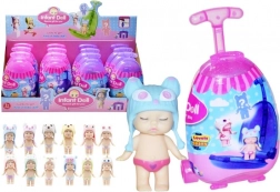 poupée dans une valisette avec accessoires