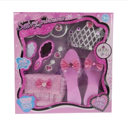 Set de princesse avec petits chaussons, jupon et miroir