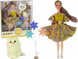 Poupée en tissu Emily avec moulins à vent et chaton