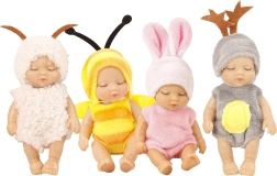 Bébé en tenue à motifs d’animaux