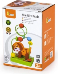 Labyrinthe en bois avec petit chien