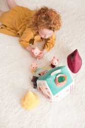 Maison en tissu Lilliputiens avec le conte du Loup et des Trois Petits Cochons