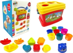 Seau éducatif avec gobelets, pyramide et petits bateaux