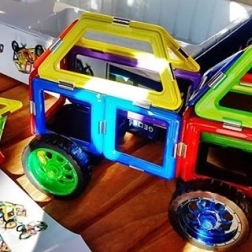 Camion spatial GeoSmart – jeu de construction magnétique de 42 pièces