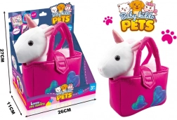 Licorne en peluche dans un sac à main