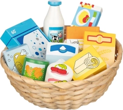 Panier d’achats en bois avec aliments pour enfants
