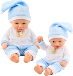 Poupée bébé en pyjama bleu avec bonnet à pompon