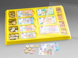 Caisse en plastique avec billets et pièces en euros
