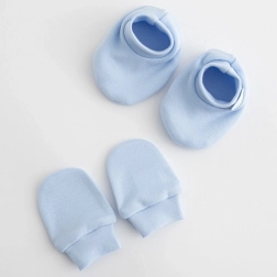 ensemble bébé en coton – chaussons et moufles New Baby bleu (0–6 mois)