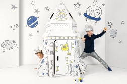 Grande fusée spatiale en carton