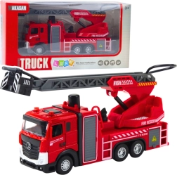 Camion de pompiers avec échelle télescopique et pulvérisateur d’eau avec lumières et sons
