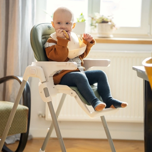 Évolue avec l’enfant : réglage de la hauteur, du dossier et du repose-pieds