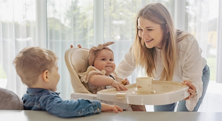 Plateau amovible pour faciliter les repas et le nettoyage