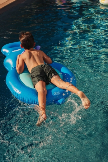 Confort pour s’allonger et s’amuser sur l’eau