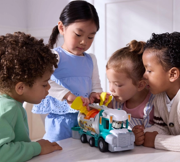 Camion benne de construction prêt pour chaque mission