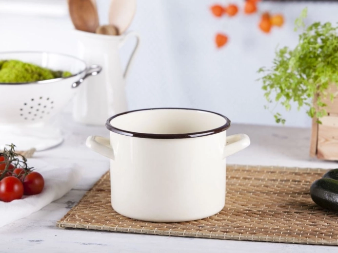 Adaptée à l’induction et à tous les types de cuisinières