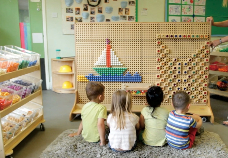 Immense surface de travail perforée pour une création sans limites