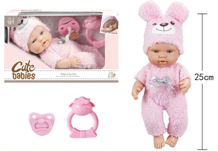 Bébé avec tétine et hochet dans une grenouillère rose