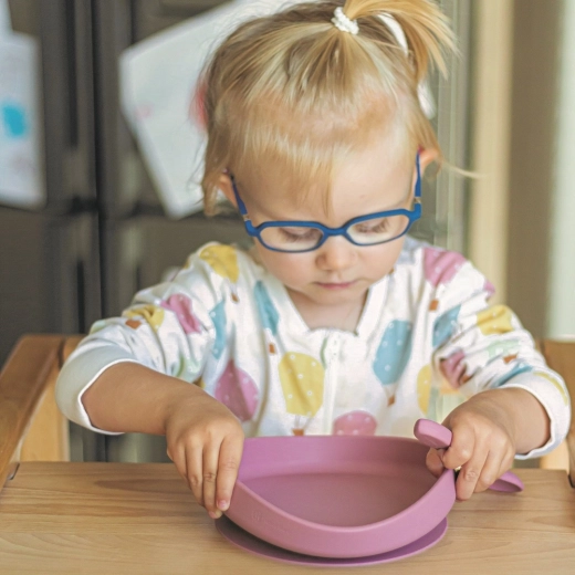 Assiette avec ventouse pour une alimentation stable
