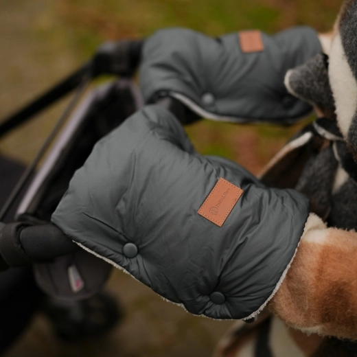 Moufles de poussette pour des mains chaudes sans contrainte