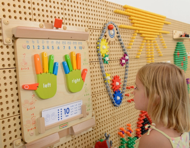 Un élément du mur éducatif modulable