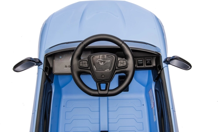 Commandes au volant et intérieur