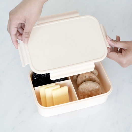 Un couvercle adapté même aux petites mains