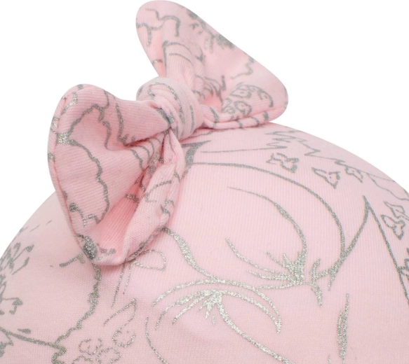 Look délicat avec petit nœud et imprimé scintillant