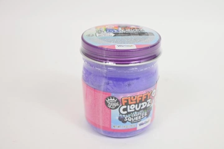 Wecool Fluffy Cloudz pâte à modeler aérée et moelleuse parfum raisin
