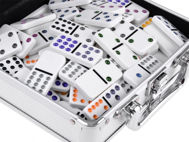 Valise métallique et accessoires pour un jeu confortable