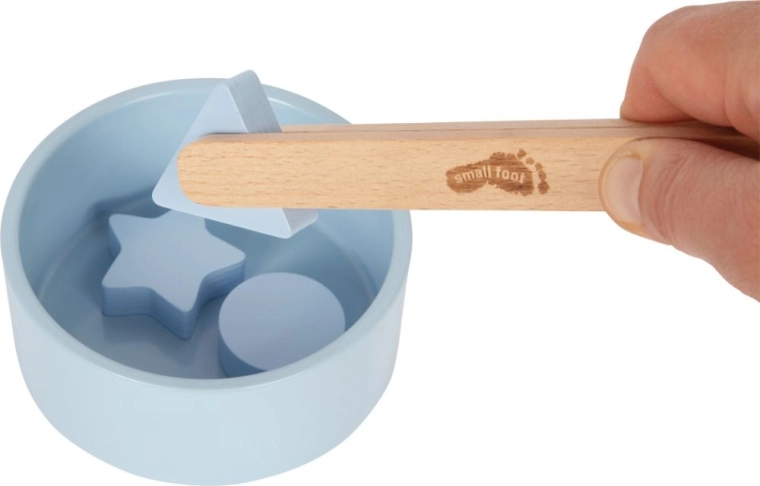 Soutien de la motricité fine avec des pinces en bois
