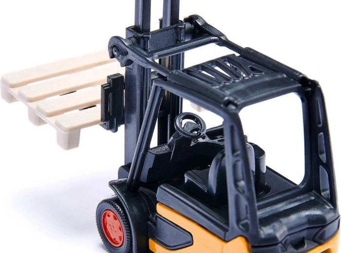 Chargement des palettes avec le chariot élévateur