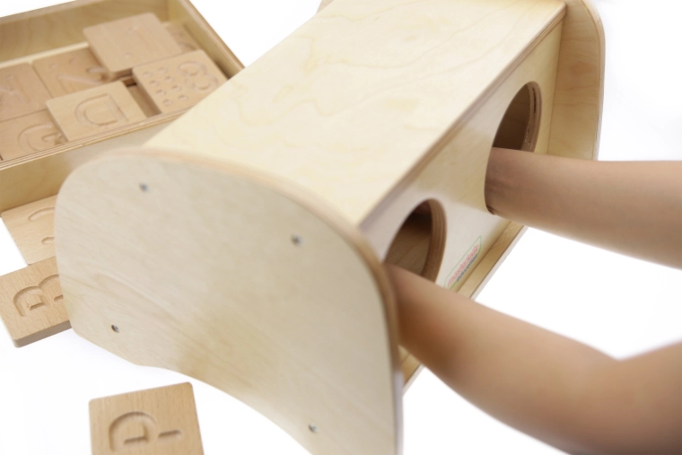 Deux ouvertures de préhension pour l’exploration sensorielle