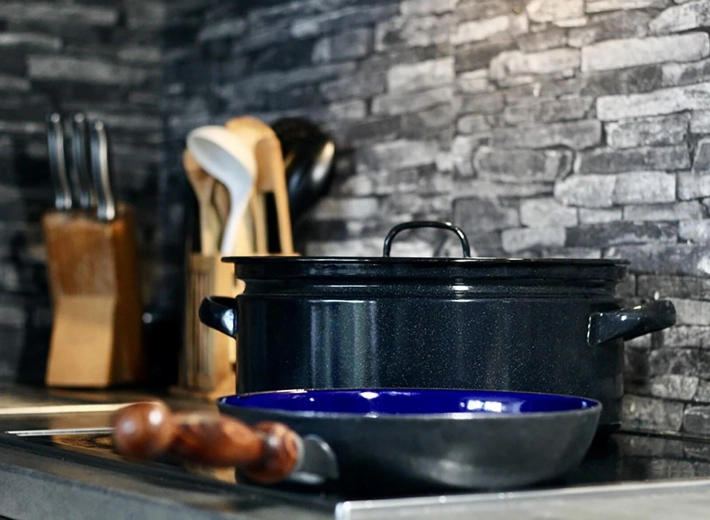 Compatible avec tous les types de plaques, y compris l’induction